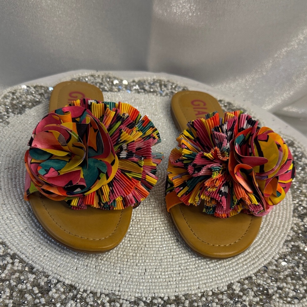 #49 Gianni bono slip on floral colorful sandals size 5